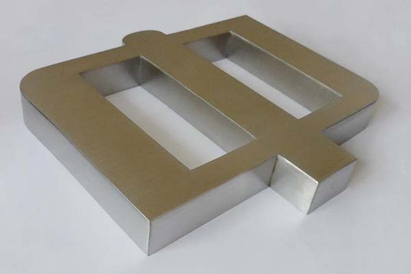 全自動(dòng)開(kāi)槽彎字機(jī)樣品 全自動(dòng)開(kāi)槽彎字機(jī)樣品