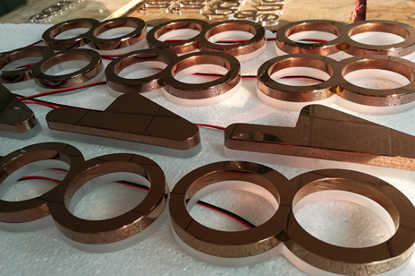 金屬鈦金字 金屬鈦金字